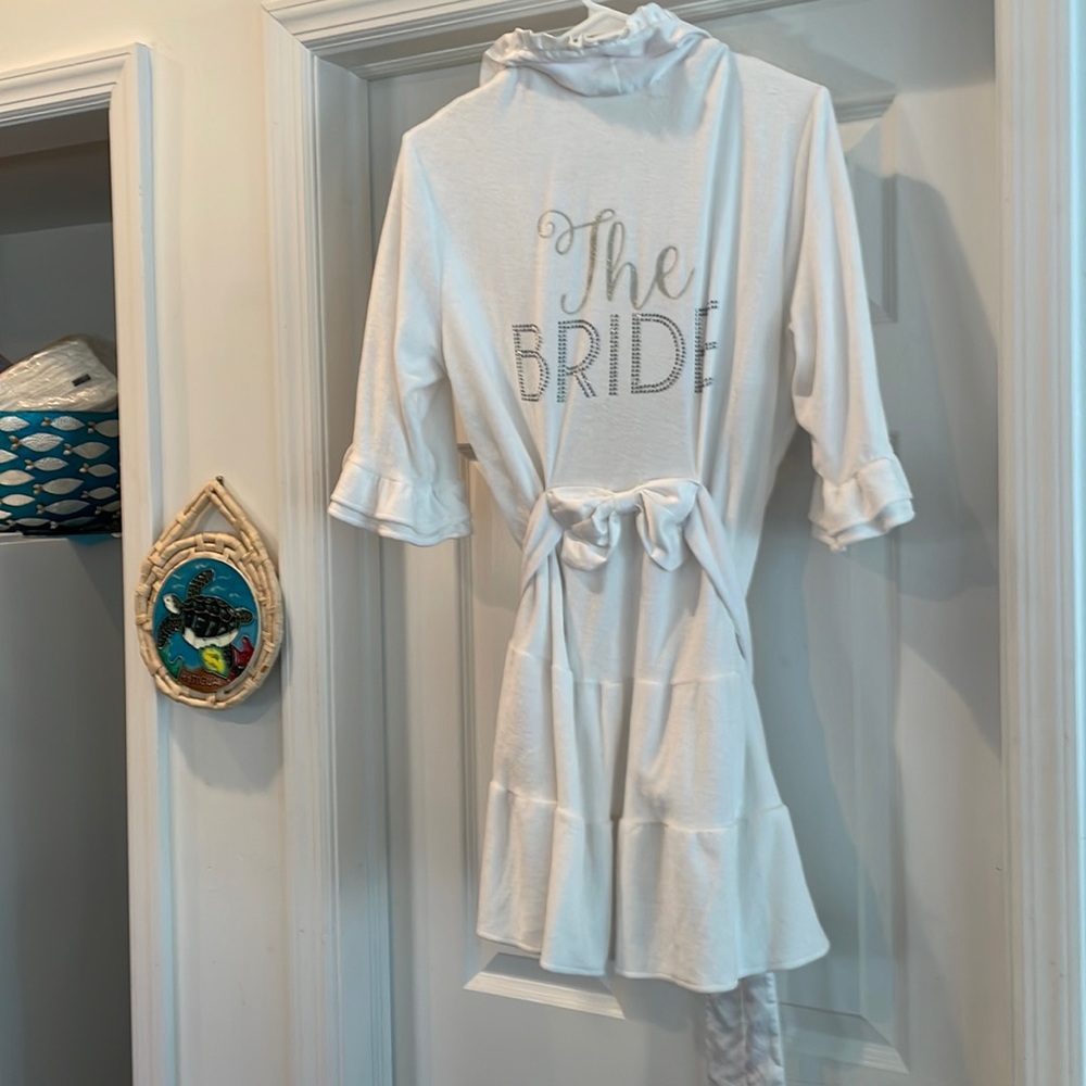 Betsy Johnson Bride robe